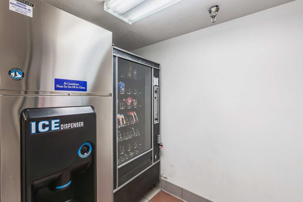 Motel 6 Omaha - Central La Vista Экстерьер фото